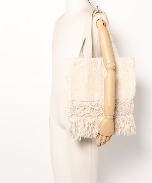 チチカカ(チチカカ)の「ボアマクラメバッグ(トートバッグ・レディース・チャコールグレー/ナチュラル・FREE)」の3枚目の写真