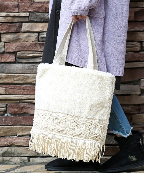 チチカカ(チチカカ)の「ボアマクラメバッグ(トートバッグ・レディース・チャコールグレー/ナチュラル・FREE)」の2枚目の写真