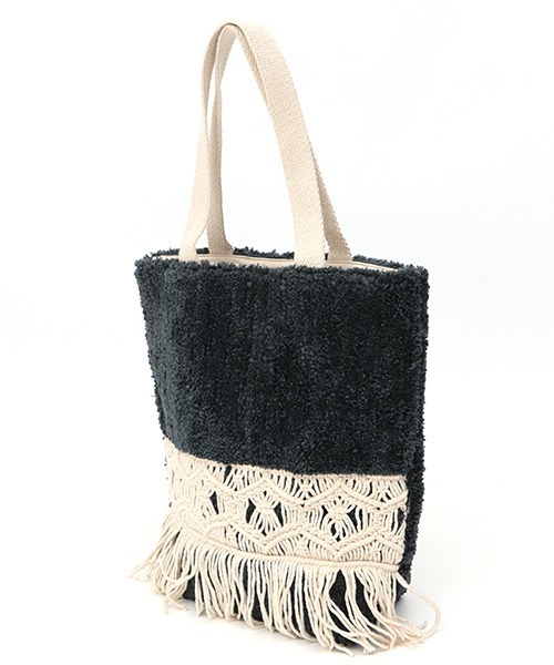 チチカカ(チチカカ)の「ボアマクラメバッグ(トートバッグ・レディース・チャコールグレー/ナチュラル・FREE)」の9枚目の写真