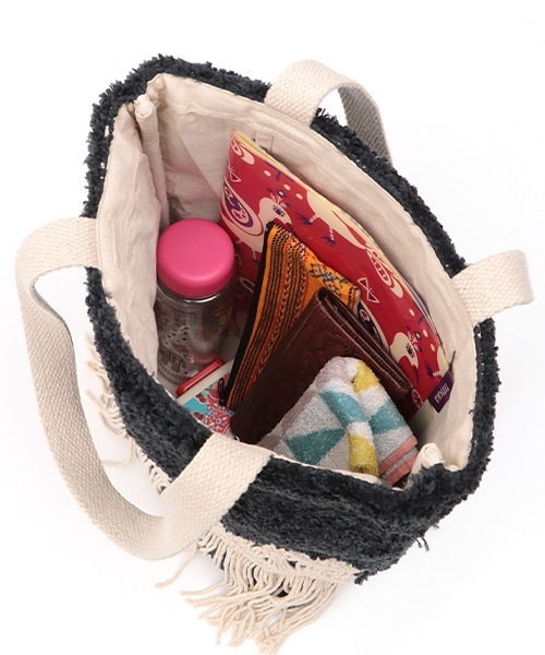 チチカカ(チチカカ)の「ボアマクラメバッグ(トートバッグ・レディース・チャコールグレー/ナチュラル・FREE)」の15枚目の写真