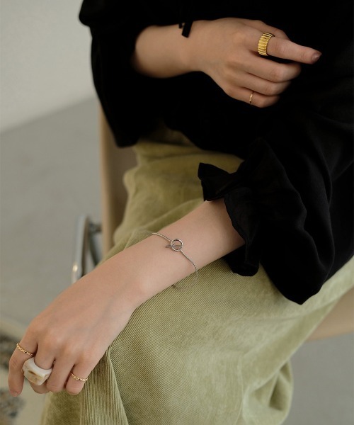 Bab(バブ)の「【WEB限定】スキニーチェーンブレスレット(ブレスレット・レディース・ゴールド/シルバー・ONESIZE)」の3枚目の写真