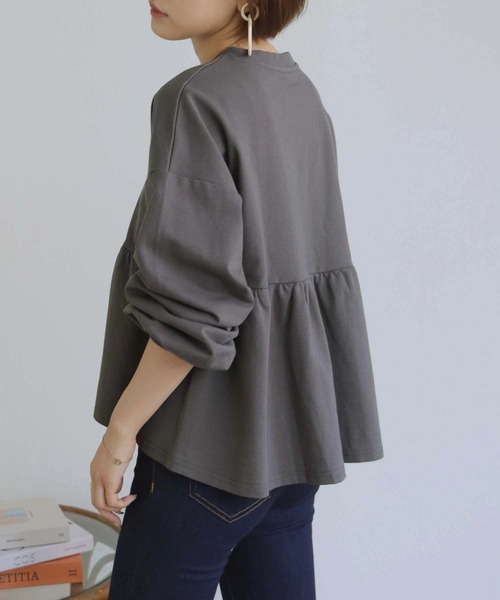 HER CLOSET(ハークローゼット)の「【shemoshelly】ミニ裏毛ペプラムプルオーバー(Tシャツ/カットソー・レディース・グリーン/ブラック/アイボリー/チャコールグレー/アッシュブラウン・M)」の2枚目の写真