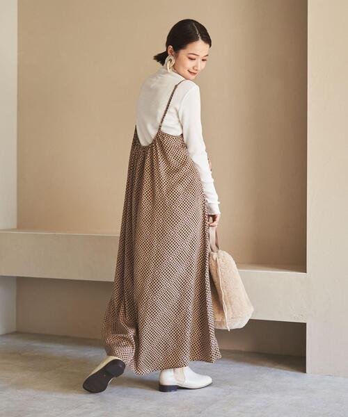 coen（コーエン）の「サテンギャザーキャミワンピース（ワンピース・レディース・ダークグレー/ベージュ/ブラック・FREE）」の7枚目の写真