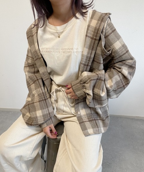 nemne store（ネンネストア）の「コスモスが揺れるアソートキモウチェックシャツ（シャツ/ブラウス・レディース・ブラウン/ネイビー/ベージュ・F）」の2枚目の写真