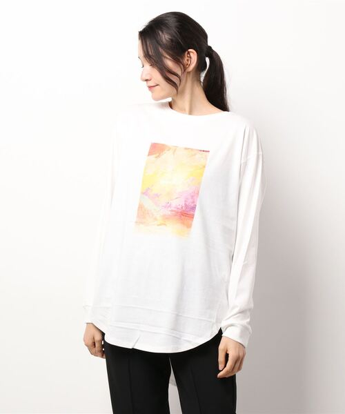 AMERICAN HOLIC（アメリカンホリック）の「転写裾ラウンドカットチュニック（Tシャツ/カットソー・レディース・ホワイト/チャコールグレー/オフホワイト・M/L）」の4枚目の写真