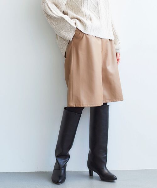 le.coeur blanc(ルクールブラン)の「フェイクレザーハーフパンツ(その他パンツ・レディース・キャメル/ダークブラウン・38)」の12枚目の写真