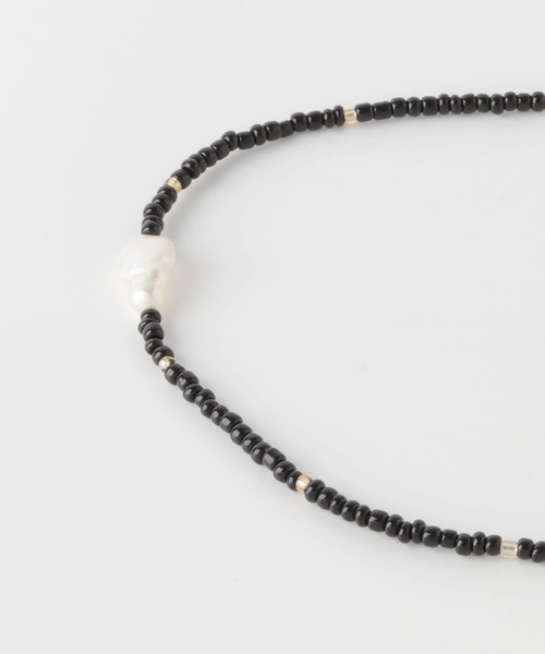 URBAN RESEARCH（アーバンリサーチ）の「マルチビーズ×淡水パールネックレス（ネックレス・レディース・ブラック/グリーン・-）」の3枚目の写真