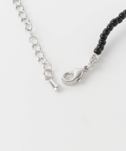 URBAN RESEARCH（アーバンリサーチ）の「マルチビーズ×淡水パールネックレス（ネックレス・レディース・ブラック/グリーン・-）」の5枚目の写真