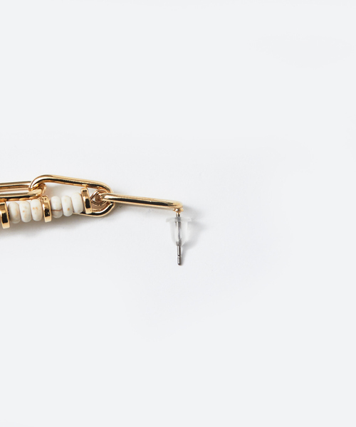 qualite(カリテ)の「ハウライトチェーンピアス(ピアス(両耳用)・レディース・ゴールド・フリー)」の6枚目の写真