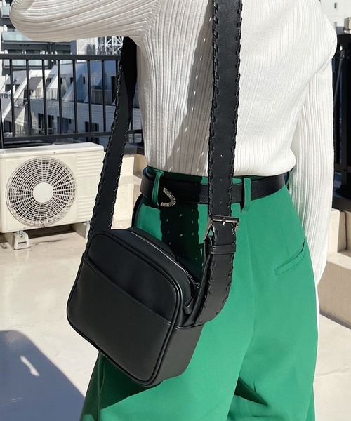 PAGEBOY（ページボーイ）の「ステッチスクエアショルダー（ショルダーバッグ・レディース・ブラック/グリーン・ONE SIZE）」の3枚目の写真