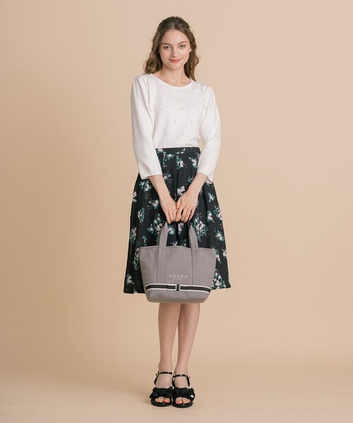 TOCCA(トッカ)の「【洗える!】VALO PULLOVER プルオーバー(ニット/セーター・レディース・ブラック系/アイボリー系・MEDIUM/X-SMALL)」の5枚目の写真