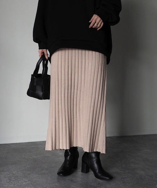 Riberry(リベリー)の「ワイドリブニットスカート(スカート・レディース・ブラウン/アイボリー/グレイッシュベージュ・MEDIUM)」の3枚目の写真