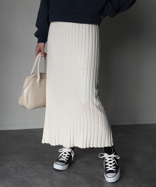 Riberry(リベリー)の「ワイドリブニットスカート(スカート・レディース・ブラウン/アイボリー/グレイッシュベージュ・MEDIUM)」の2枚目の写真