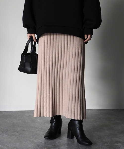 Riberry(リベリー)の「ワイドリブニットスカート(スカート・レディース・ブラウン/アイボリー/グレイッシュベージュ・MEDIUM)」の11枚目の写真