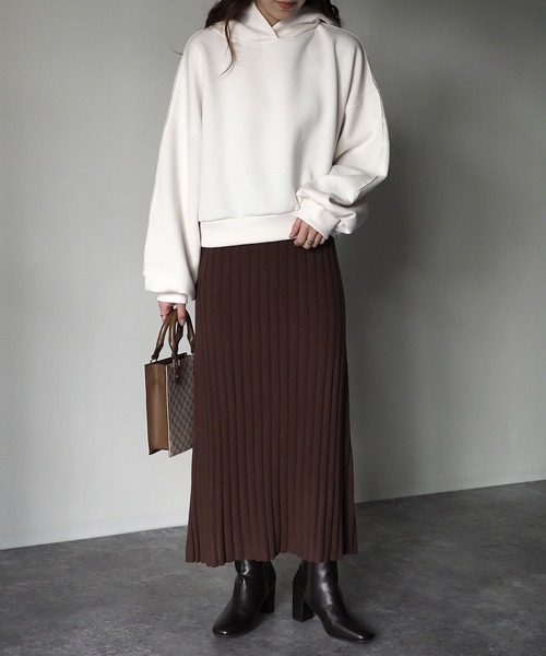 Riberry(リベリー)の「ワイドリブニットスカート(スカート・レディース・ブラウン/アイボリー/グレイッシュベージュ・MEDIUM)」の5枚目の写真