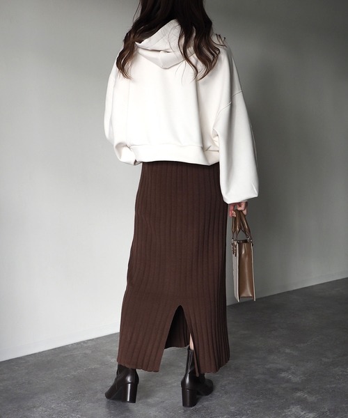 Riberry(リベリー)の「ワイドリブニットスカート(スカート・レディース・ブラウン/アイボリー/グレイッシュベージュ・MEDIUM)」の8枚目の写真