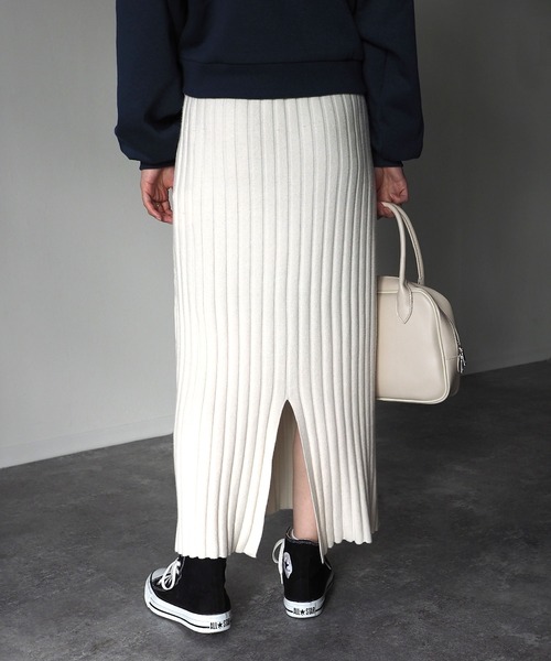 Riberry(リベリー)の「ワイドリブニットスカート(スカート・レディース・ブラウン/アイボリー/グレイッシュベージュ・MEDIUM)」の15枚目の写真