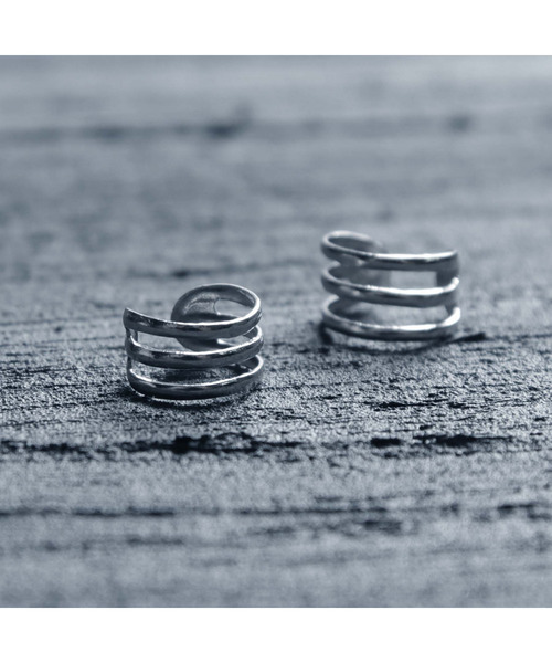 YArKA(ヤーカ)の「【YArKA/ヤーカ】silver925 3line ear cuff 2/シンプルイヤーカフ シルバー925(イヤーカフ・レディース・シルバー・FREE)」の4枚目の写真