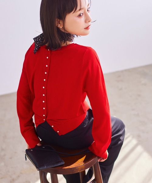 KOBE LETTUCE（コウベレタス）の「前後で着られるパールボタンニットカーディガン（カーディガン/ボレロ・レディース・レッド/ベージュ/ブラック/ホワイト系/ブラック系/ネイビー系・M/S）」の6枚目の写真
