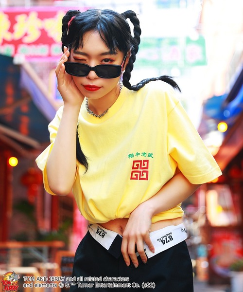 4GEEKS BY SPIRALGIRL（フォーギークスバイスパイラルガール）の「【TOM and JERRY / トムとジェリー】チャイナ風アートTシャツ（Tシャツ/カットソー・レディース・オフホワイト/イエロー・FREE）」の2枚目の写真