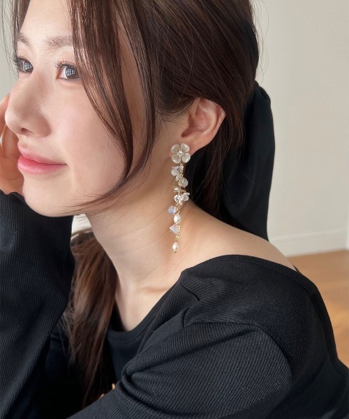 CEMONEMO(セモネモ)の「【金属アレルギー対応】 フラワー ウォーターパール ロングピアス / silver925ポスト(ピアス(両耳用)・レディース・ゴールド/シルバー・FREE)」の3枚目の写真