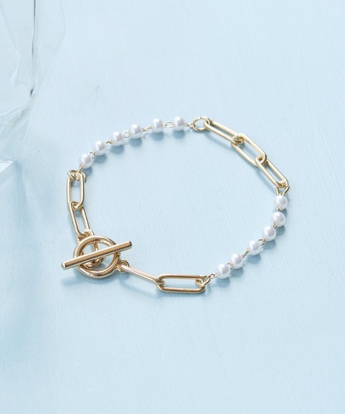 Phoebe(フィービィー)の「オルタネイトパールチェーンブレスレット(ブレスレット・レディース・イエローゴールド・FREE)」の5枚目の写真