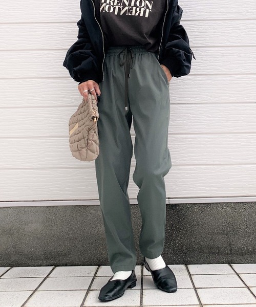 Q（キュー）の「コットンツイルイージーパンツ（その他パンツ・レディース・ブラック/オリーブ/アイボリー・MEDIUM）」の3枚目の写真