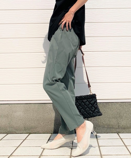 Q（キュー）の「コットンツイルイージーパンツ（その他パンツ・レディース・ブラック/オリーブ/アイボリー・MEDIUM）」の5枚目の写真