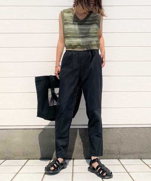 Q（キュー）の「コットンツイルイージーパンツ（その他パンツ・レディース・ブラック/オリーブ/アイボリー・MEDIUM）」の4枚目の写真