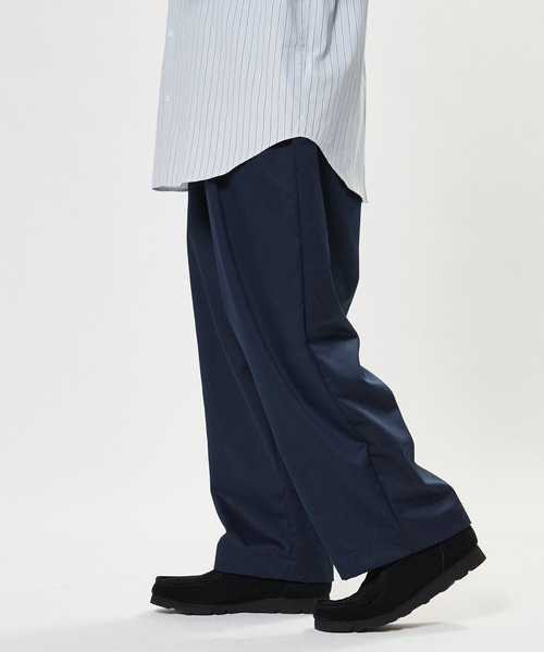 EDIFICE(エディフィス)の「【LA BOUCLE / ラブークル】2タック HUGEASY T/C ツイル イージーパンツ(その他パンツ・メンズ・ナチュラル/ブラウン/グリーン/ネイビー/イエロー・2/1)」の4枚目の写真