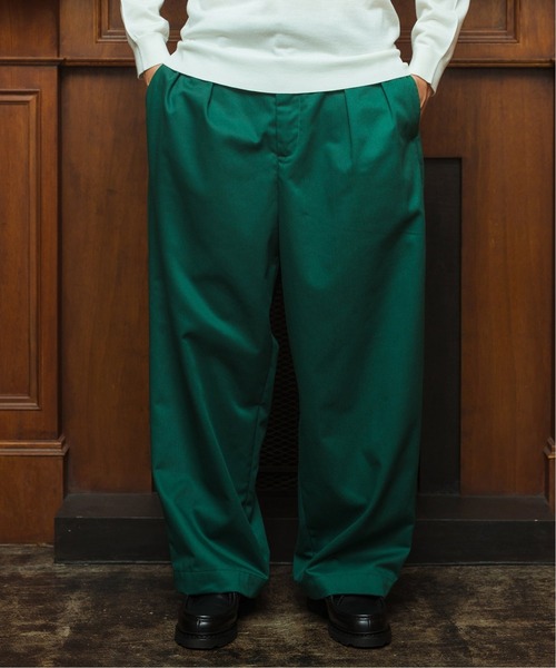 EDIFICE(エディフィス)の「【LA BOUCLE / ラブークル】2タック HUGEASY T/C ツイル イージーパンツ(その他パンツ・メンズ・ナチュラル/ブラウン/グリーン/ネイビー/イエロー・2/1)」の6枚目の写真