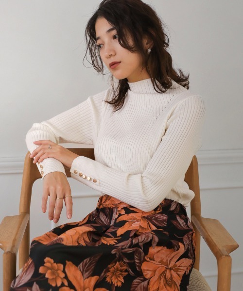 Bou Jeloud(ブージュルード)の「ヒートハイネック袖釦トップス(ニット/セーター・レディース・ブラック/マスタード/モカ/ブルーグリーン/A/オフホワイト/ブルー/レッド/ピンクベージュ・FREE)」の2枚目の写真