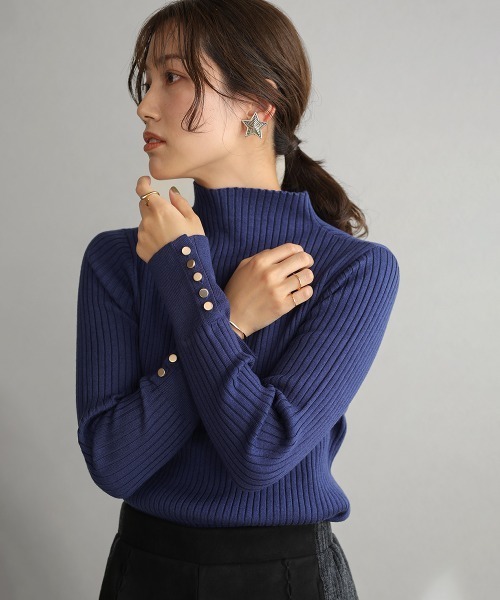 Bou Jeloud(ブージュルード)の「ヒートハイネック袖釦トップス(ニット/セーター・レディース・ブラック/マスタード/モカ/ブルーグリーン/A/オフホワイト/ブルー/レッド/ピンクベージュ・FREE)」の5枚目の写真