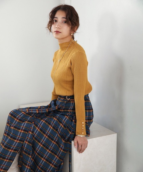 Bou Jeloud(ブージュルード)の「ヒートハイネック袖釦トップス(ニット/セーター・レディース・ブラック/マスタード/モカ/ブルーグリーン/A/オフホワイト/ブルー/レッド/ピンクベージュ・FREE)」の14枚目の写真