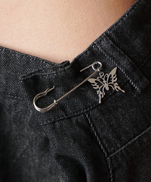 SPINNS(スピンズ)の「モチーフ付き デコ安全ピン(その他小物・レディース・B/C/D/E/A・ONESIZE)」の3枚目の写真