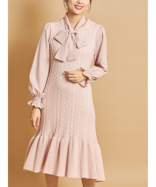 tocco closet(トッコ クローゼット)の「取り外し可能なボウタイリボン付きケーブル編み切り替えニットワンピース(ワンピース・レディース・ブラック/ボルドー/ピンクベージュ・M)」の3枚目の写真