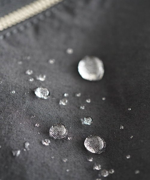 STANDARD SUPPLY（スタンダードサプライ）の「【ECモール限定】スタンダードサプライ / SHRINK NYLON シュリンクナイロン / B TOTE S ビートートエス（トートバッグ・レディース・ブラック/ホワイト/グレー・FREE）」の4枚目の写真