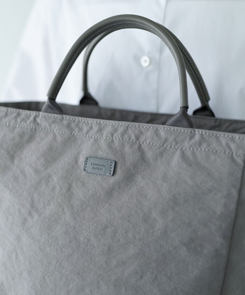 STANDARD SUPPLY（スタンダードサプライ）の「【ECモール限定】スタンダードサプライ / SHRINK NYLON シュリンクナイロン / B TOTE S ビートートエス（トートバッグ・レディース・ブラック/ホワイト/グレー・FREE）」の8枚目の写真