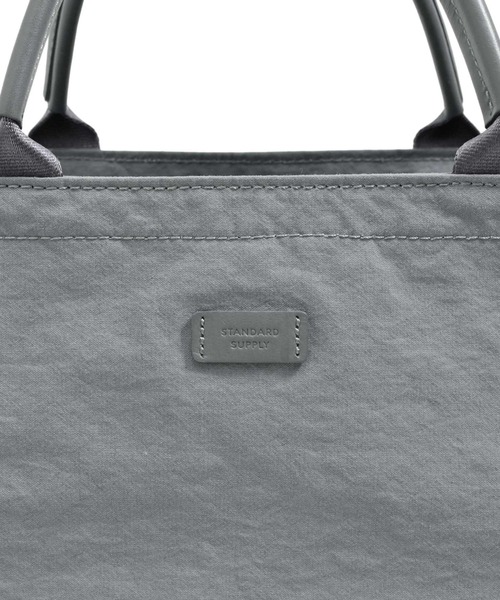 STANDARD SUPPLY（スタンダードサプライ）の「【ECモール限定】スタンダードサプライ / SHRINK NYLON シュリンクナイロン / B TOTE S ビートートエス（トートバッグ・レディース・ブラック/ホワイト/グレー・FREE）」の21枚目の写真