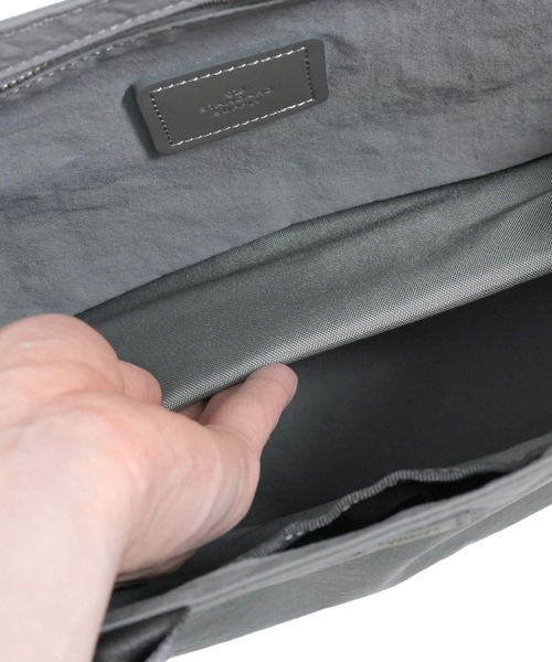 STANDARD SUPPLY（スタンダードサプライ）の「【ECモール限定】スタンダードサプライ / SHRINK NYLON シュリンクナイロン / B TOTE S ビートートエス（トートバッグ・レディース・ブラック/ホワイト/グレー・FREE）」の19枚目の写真