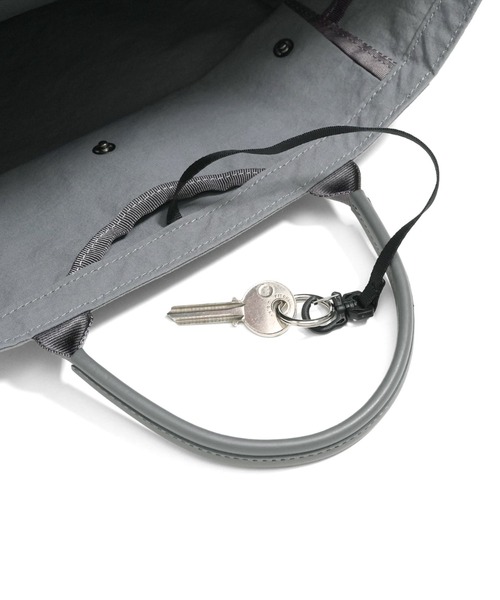 STANDARD SUPPLY（スタンダードサプライ）の「【ECモール限定】スタンダードサプライ / SHRINK NYLON シュリンクナイロン / B TOTE S ビートートエス（トートバッグ・レディース・ブラック/ホワイト/グレー・FREE）」の16枚目の写真