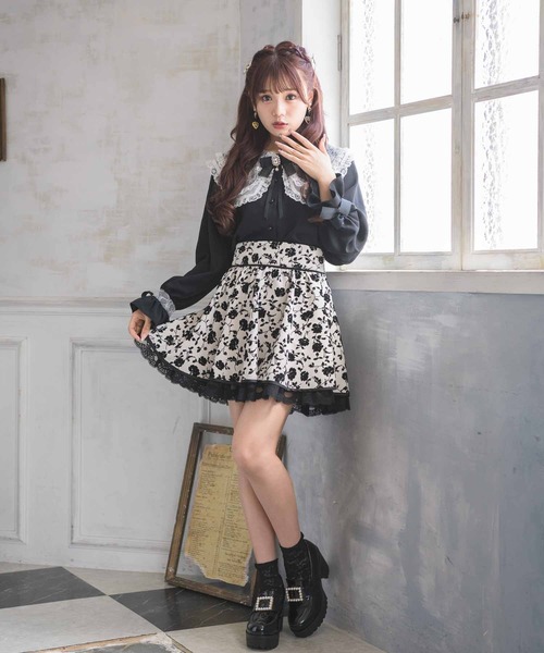 ROJITA(ロジータ)の「花柄フロッキープリントBIGリボンスカート(スカート・レディース・マルチ/アイボリー/ブラック・FREE)」の1枚目の写真