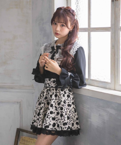 ROJITA(ロジータ)の「花柄フロッキープリントBIGリボンスカート(スカート・レディース・マルチ/アイボリー/ブラック・FREE)」の17枚目の写真