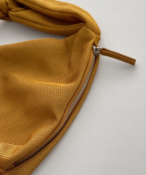 CANAL JEAN（キャナルジーン）の「LE VERNIS(ル・ベルニ) メッシュラップバッグ（ハンドバッグ・レディース・イエロー/ブラック・ONE SIZE）」の11枚目の写真