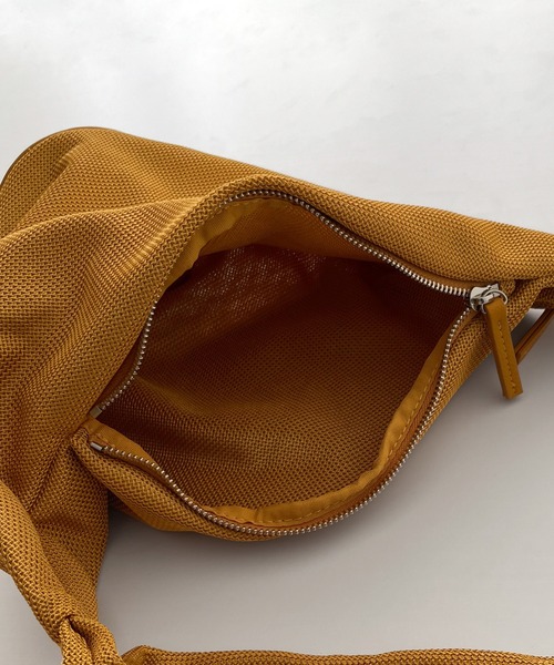 CANAL JEAN（キャナルジーン）の「LE VERNIS(ル・ベルニ) メッシュラップバッグ（ハンドバッグ・レディース・イエロー/ブラック・ONE SIZE）」の13枚目の写真