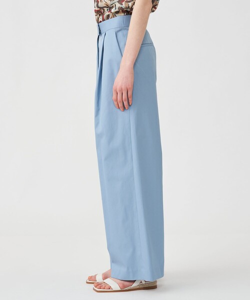 TOMORROWLAND （トゥモローランド）の「コットンギャバジン タックワイドパンツ（スラックス・レディース・ブルー/ホワイト/キャメル/ネイビー・36/32/34/38）」の8枚目の写真