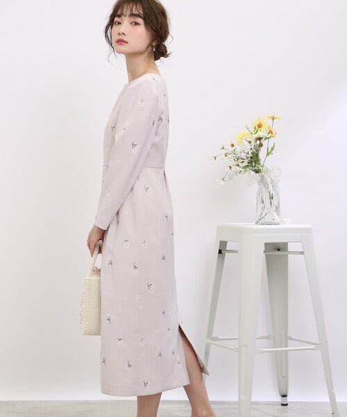 couture brooch（クチュールブローチ）の「◆【上品オトナフェミニン】エンブロフルールドレス（ワンピース・レディース・ライトグレー系/ネイビー系・38/42）」の3枚目の写真