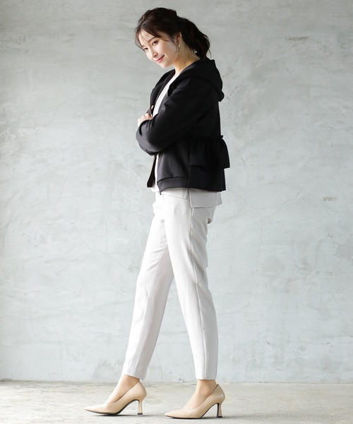 Emilyan（エミリアン）の「【手洗いできる♪】バックフリルティアードデザイン・ダンボールニットパーカー（パーカー・レディース・チャコールグレー/ブラック/アイボリー・M）」の4枚目の写真