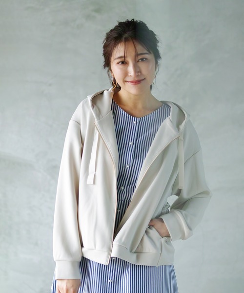 Emilyan（エミリアン）の「【手洗いできる♪】バックフリルティアードデザイン・ダンボールニットパーカー（パーカー・レディース・チャコールグレー/ブラック/アイボリー・M）」の19枚目の写真