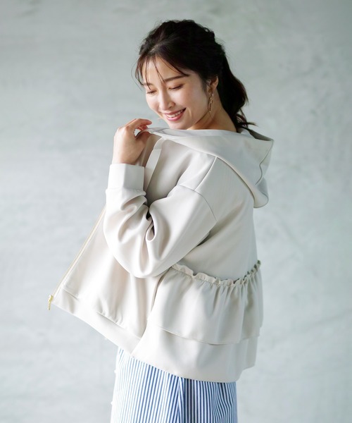 Emilyan（エミリアン）の「【手洗いできる♪】バックフリルティアードデザイン・ダンボールニットパーカー（パーカー・レディース・チャコールグレー/ブラック/アイボリー・M）」の21枚目の写真